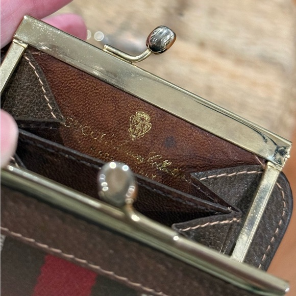 Gucci Kiss Lock Coin Purse - Picture 4 of 4